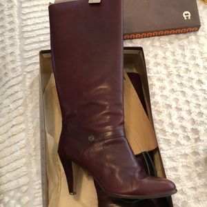 Woman’s size 10 boots